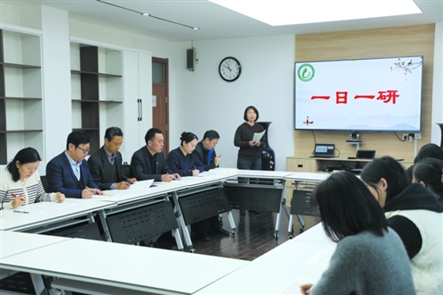 学校创设“一日一研”活动,打造“学生主体、学情主导、教师助推”的高效课堂